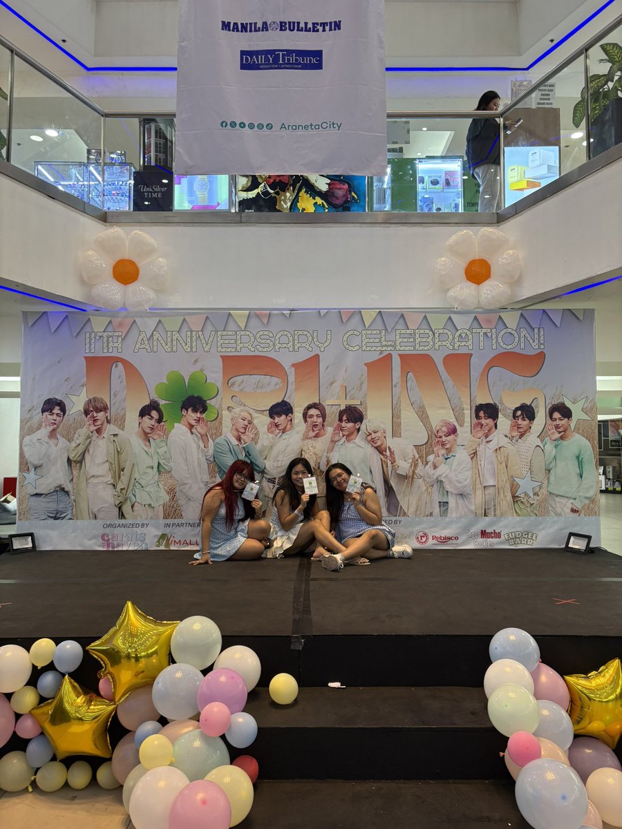 vitboopowerupju's tweet photo. i don’t think i will be able to move on from this. 🥺 oh how i love love love being a carat! 🩷 

#DAR11NG you will forever live in me. ily @CaratsHaven, may we achieve more. 🍀 https://t.co/jnhvkCrIqz
