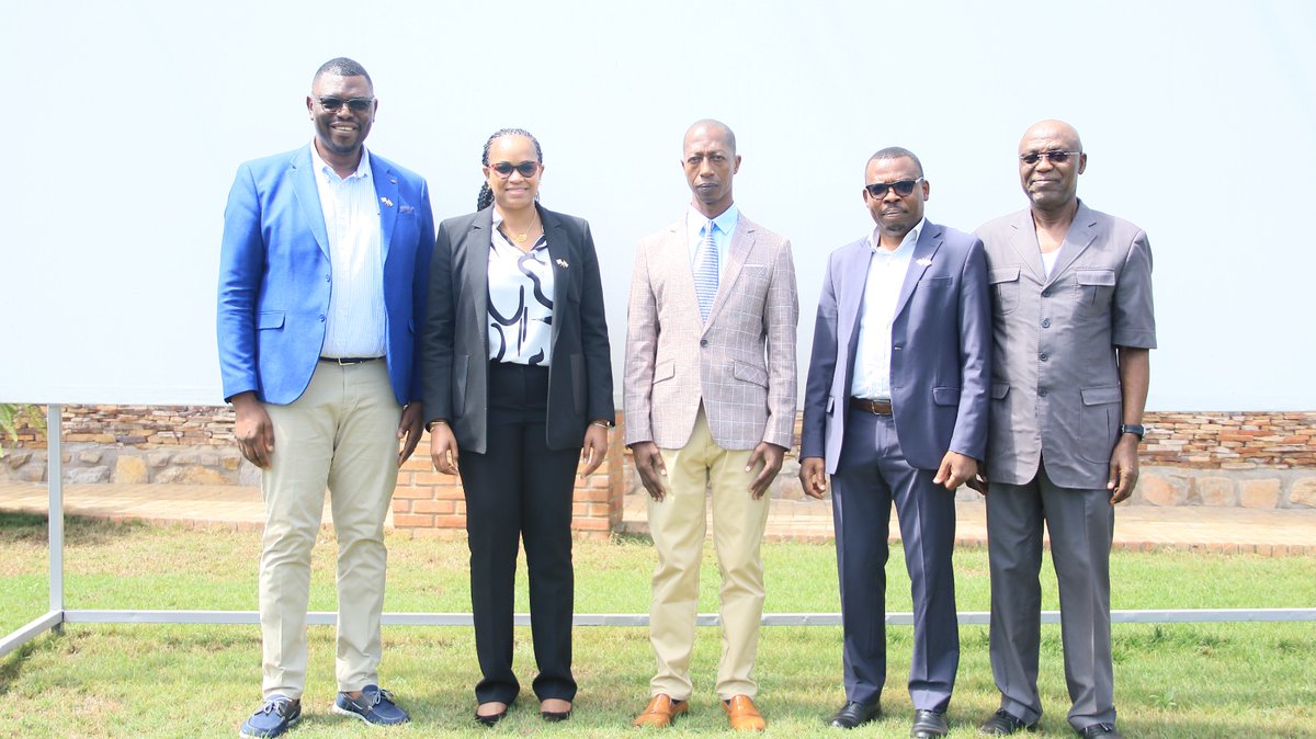 Projet_PRT's tweet photo. Lancement ce 2/6/2026 par le Ministre des Infrastructures Logements sociaux Transports etEquipement Ir. Egide NIJIMBERE dela revue à mi-parcours du PRT; projet du @BurundiGov
Le PRT a la mission de réhabiliter les 25 km de la RN3 Bja-Gitaza dont les travaux ont été lancés ce 21 6 https://t.co/vQBWIwEp8D