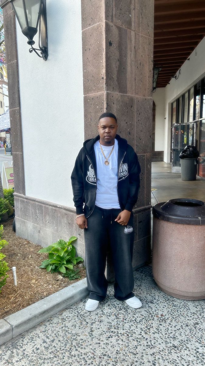_fredblaze's tweet photo. Blazer⛹🏿‍♂️ https://t.co/IdvrULo4op