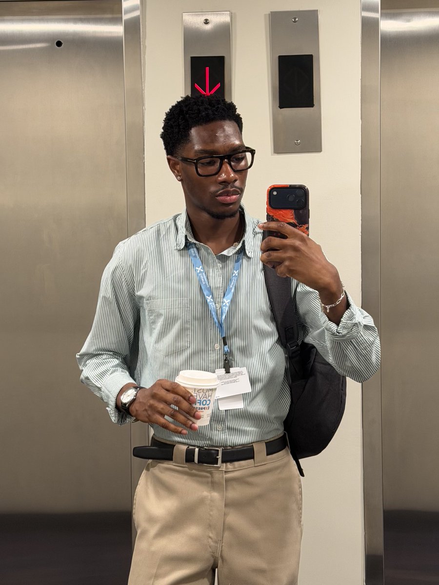 GreyKayode's tweet photo. Took some pictures before I left for work today😛 https://t.co/hApOLJ8e8b