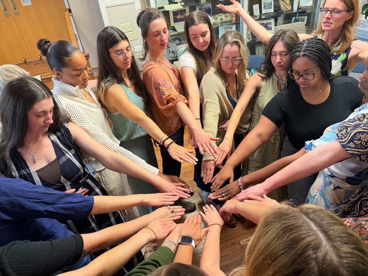 VanderbiltNurse's tweet photo. VUSN midwifery students recently participated in The Honoring of the Hands. The ceremony marks a major academic milestone for students, signifying the completion of their clinical education and the beginning of their final clinical rotations. Congratulations! https://t.co/zjbqWlMpYo