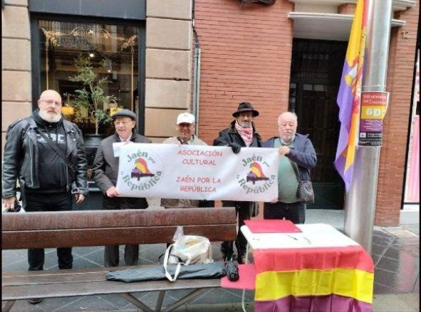 PCEjaenProv's tweet photo. Descansa en en Paz, Te echaremos de menos, compañero Luis Roa https://t.co/IoCFCyC7Ag