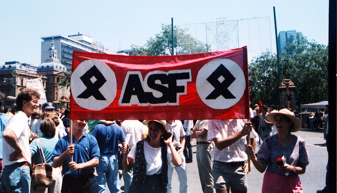 LuuskeC's tweet photo. @Boreout Mooi kom in opstand en ga op jacht naar de rechtse nazi's of toch naar #Extreem #Achterlijk linkse klimaat drammer die even vergeten was dat hij met het bekende adelaar shirt een ANC vlag verbrandde, toch gek dat alle leugenaars van de laatste jaren LINKS waren https://t.co/rLoXYQTsXG