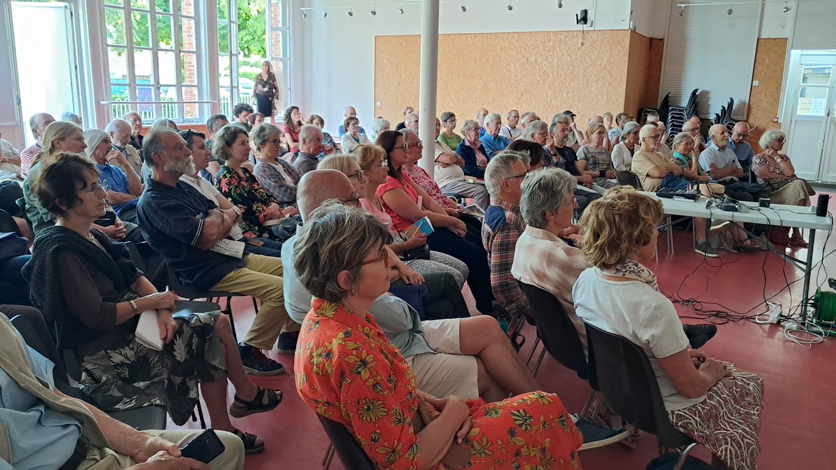 advocnar's tweet photo. ✈️↘️ Transport aérien : changer de cap !
À Eaubonne hier soir, l'ADVOCNAR accueillait Anthony Viaux pour une conférence-débat en présence d'un public très nombreux et intéressé.
@UFCNA @Oye349 @uecna_eu @DRAPOORLY @ResterSurTerre @ADERAriverains @AmisDeLaTerreVO https://t.co/Bbf1xRVFZ5