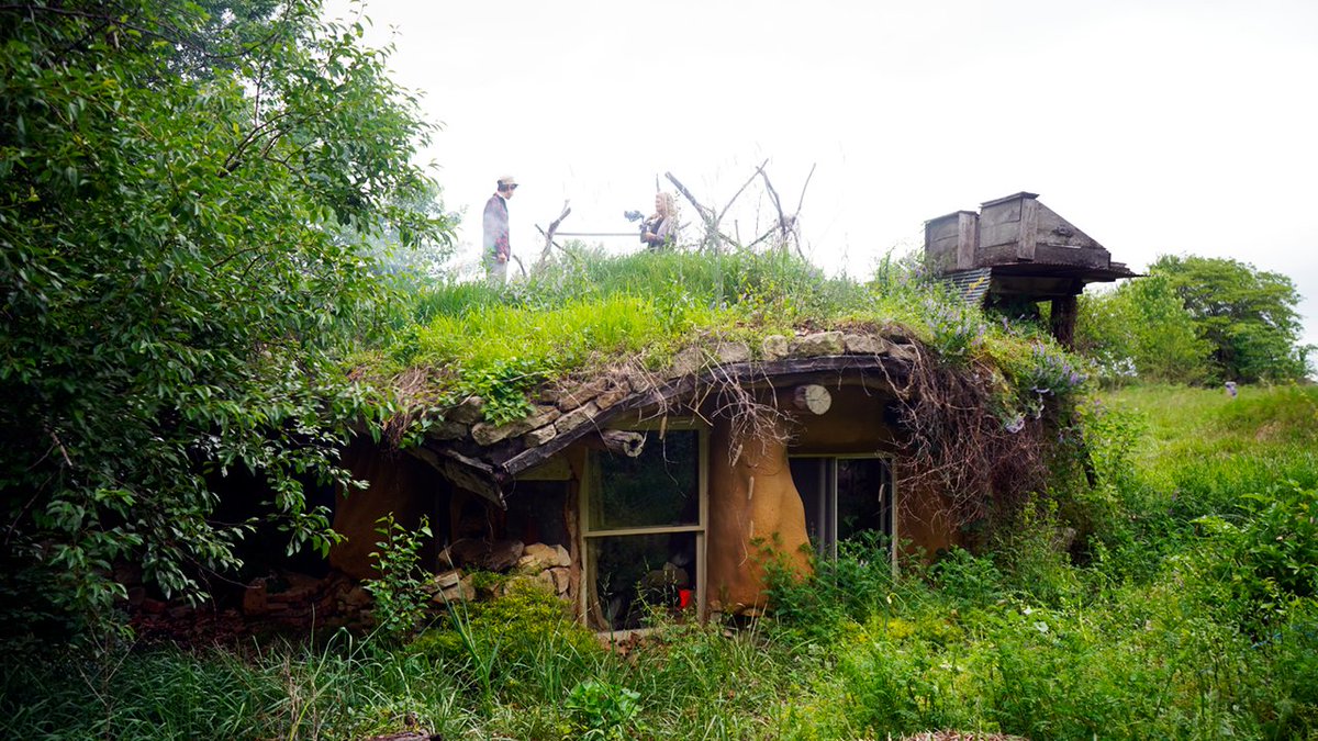 faircompanies's tweet photo. He couldn't afford a house, so he pulled one out of the ground. Kyle Yoder's 1st home, aka Gnome Dome, was an 80 sqft earthbag igloo rebuilt for ~$3K. Now he's building a larger semi-buried earthen home with a green roof. Watch the video by @kirstendirksen https://t.co/3XYnu8wPdr https://t.co/nGOrBLjOWZ