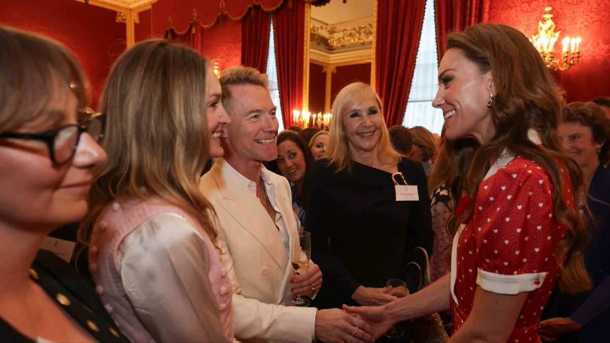 RoyalFamily's tweet photo. Thank you @CR_UK for 125 years of life-changing research. 🎗️🔬

The King and Queen, accompanied by The Princess of Wales and The Duke and Duchess of Gloucester, have hosted a reception to mark the charity’s landmark year.

Cancer Research UK, of which His Majesty is Patron, works tirelessly to transform how cancer is understood, prevented, detected and treated. 

Cancer survival has doubled in the UK over the past 50 years and today, 8 in 10 people who receive cancer drugs in the UK receive a drug developed with the charity.