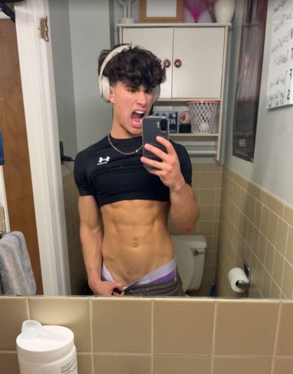 mrrrobb's tweet photo. Owen B 🥵
Get Exculsive files at 👇

https://t.co/6rYHDWhmwY https://t.co/y1goZvYlch