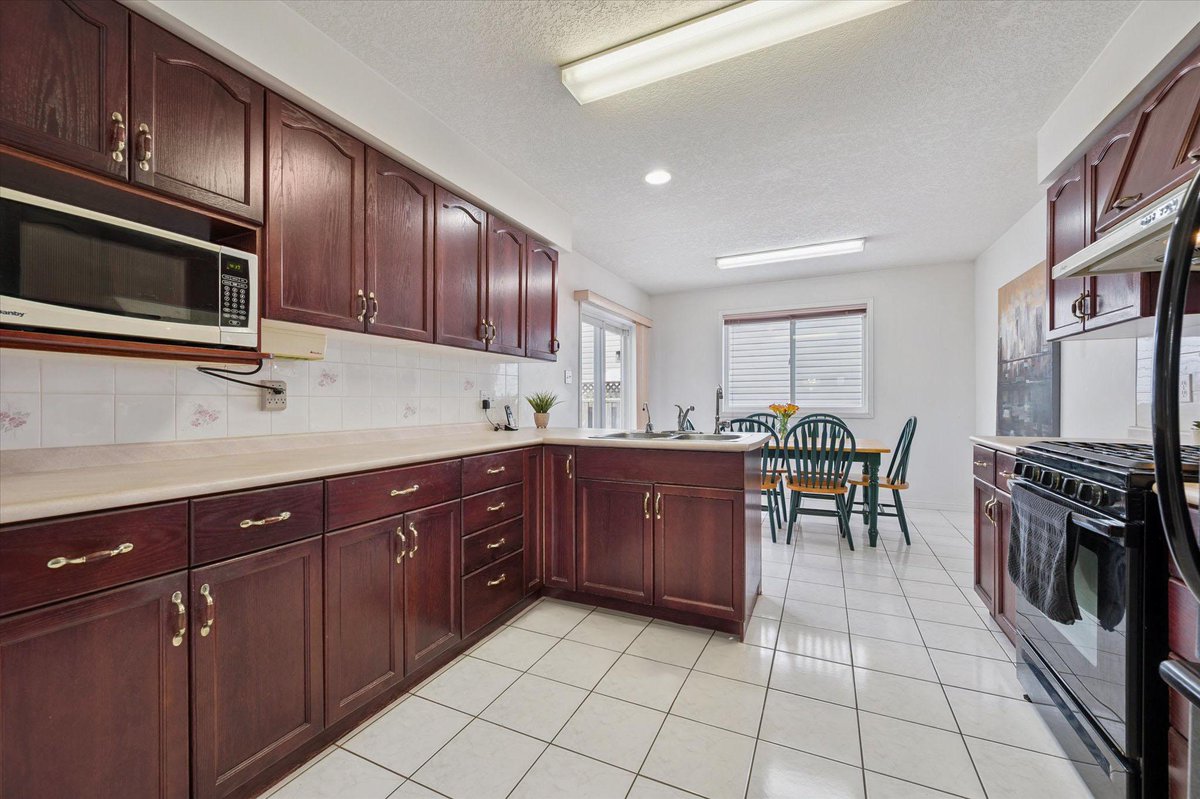 GoWylde's tweet photo. Space, comfort, and a family-friendly location — 19 Merganser Drive has it all.

$979,900

For more info, visit: https://t.co/0Tsda8BWav https://t.co/P719QDIAGS