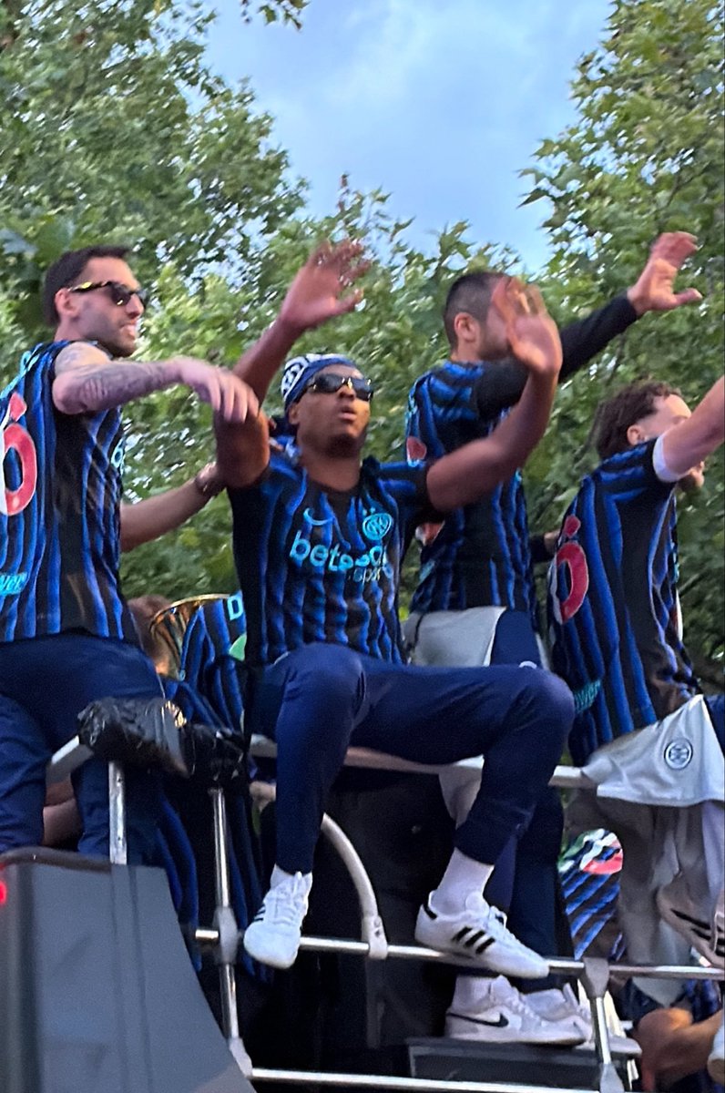 GinterKacper's tweet photo. Grazie Denzel. Uno di noi 🖤💙 https://t.co/gK1OrT10lu
