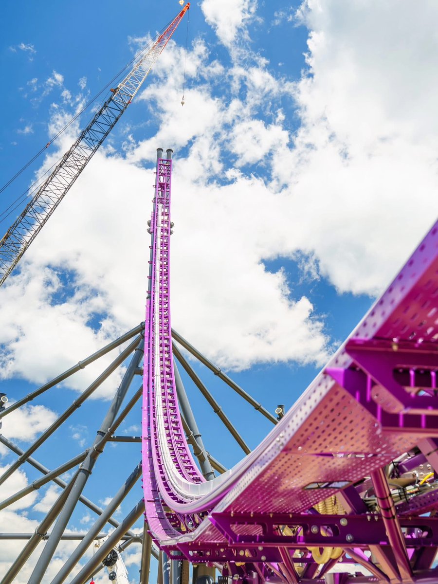 CoastingTom's tweet photo. Yo, Project Purple at @SFGrAdventure is really taking shape. Sharing these photos from @aceonlineorg and the ride is looking awesome. The tower is starting to take shape! #rollercoasterenthusiast #sixflags #newjersey #travel #themeparks #projectpurple https://t.co/q0jPgJAArm