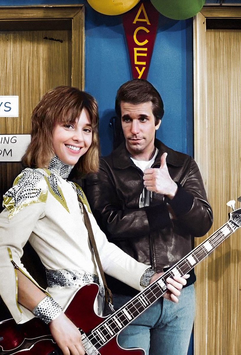 KTrain939913's tweet photo. Today in Rock History

June 3, 1950
Suzi Quatro was born in Detroit, and later found musical success in England after moving there in 1971 when Mickie Most signed her to his label. In the U.S., she’s best known for playing Leather Tuscadero on Happy Days. https://t.co/vPy1ZO7taM