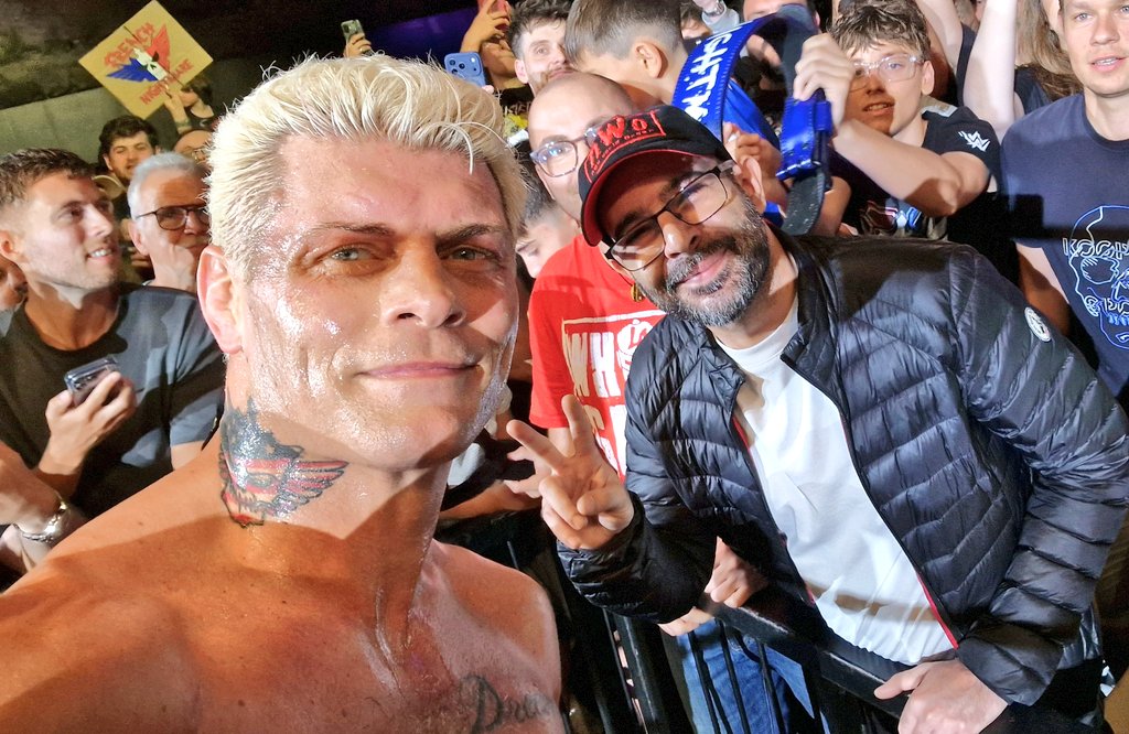 LeCatchClub's tweet photo. ADRENALINE, IN MY SOUL.

#WWEStrasbourg @CodyRhodes https://t.co/j4dLmnyfka
