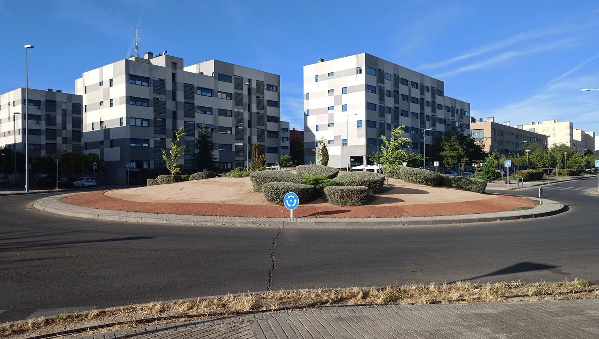 NewsEnsancheSur's tweet photo. FotosDelDíaNews 🗞️
Terminación de la Rotonda Martin Luther King esquina con el Bálamo.
८૦ɱƿՐ૦ɱ૯੮ɿძ૦ς ૯Ո ɿՈԲ૦ՐɱคՐ
【Ｅ.ＳUR】
🄴🄽🅂🄰🄽🄲🄷🄴🅂🅄🅁 #Alcorcón
#𝗡𝗲𝘄𝘀𝗘𝗻𝘀𝗮𝗻𝗰𝗵𝗲𝗦𝘂𝗿 
Ver foto 📸 🔻 https://t.co/5VHLiuyrvh