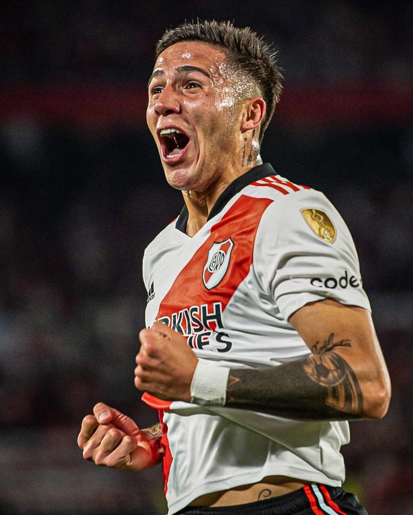 Perla_Londres's tweet photo. “Ya va a volver, ya va a volver [a River], la idea de él es esa. Es el club de sus amores

Un sueño pendiente es ganar la Copa Libertadores con River”

🎙️ Marta Arrazate, mamá de Enzo Fernández https://t.co/hyQ8kDZyG2