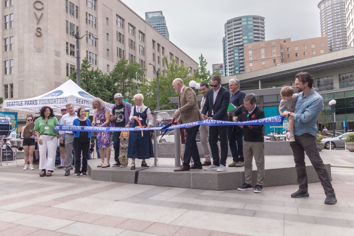 SeattleParks's tweet photo. Just in time for summer, downtown's beloved Westlake Park is back open!  We've added bollards for safety, repaired uneven pavement, made accessibility improvements to the stage, and more. 

Check out our pics from the ribbon cutting! 

Photo credit Jocelyn R.C. https://t.co/Daoe8JcTcr