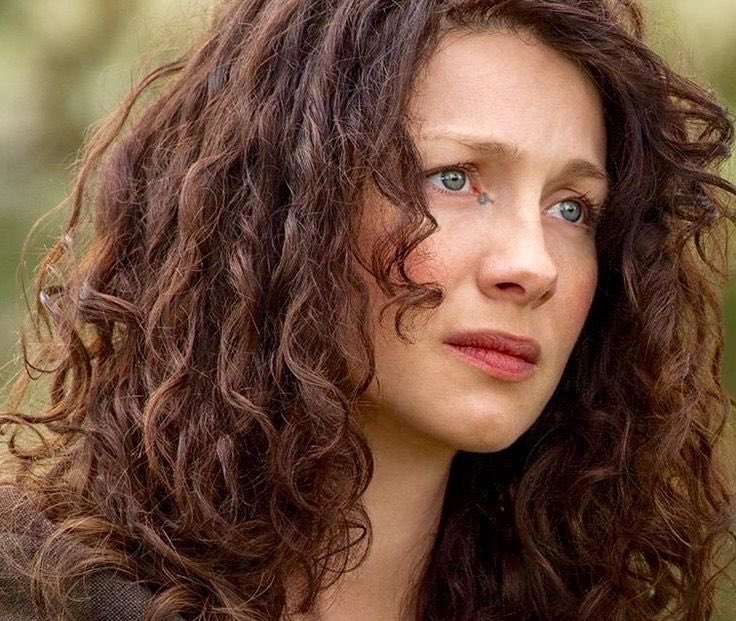 Daylightttdream's tweet photo. I’ll never be over Claire’s beautiful curls in season 1 #outlander https://t.co/CtGAki7X4E