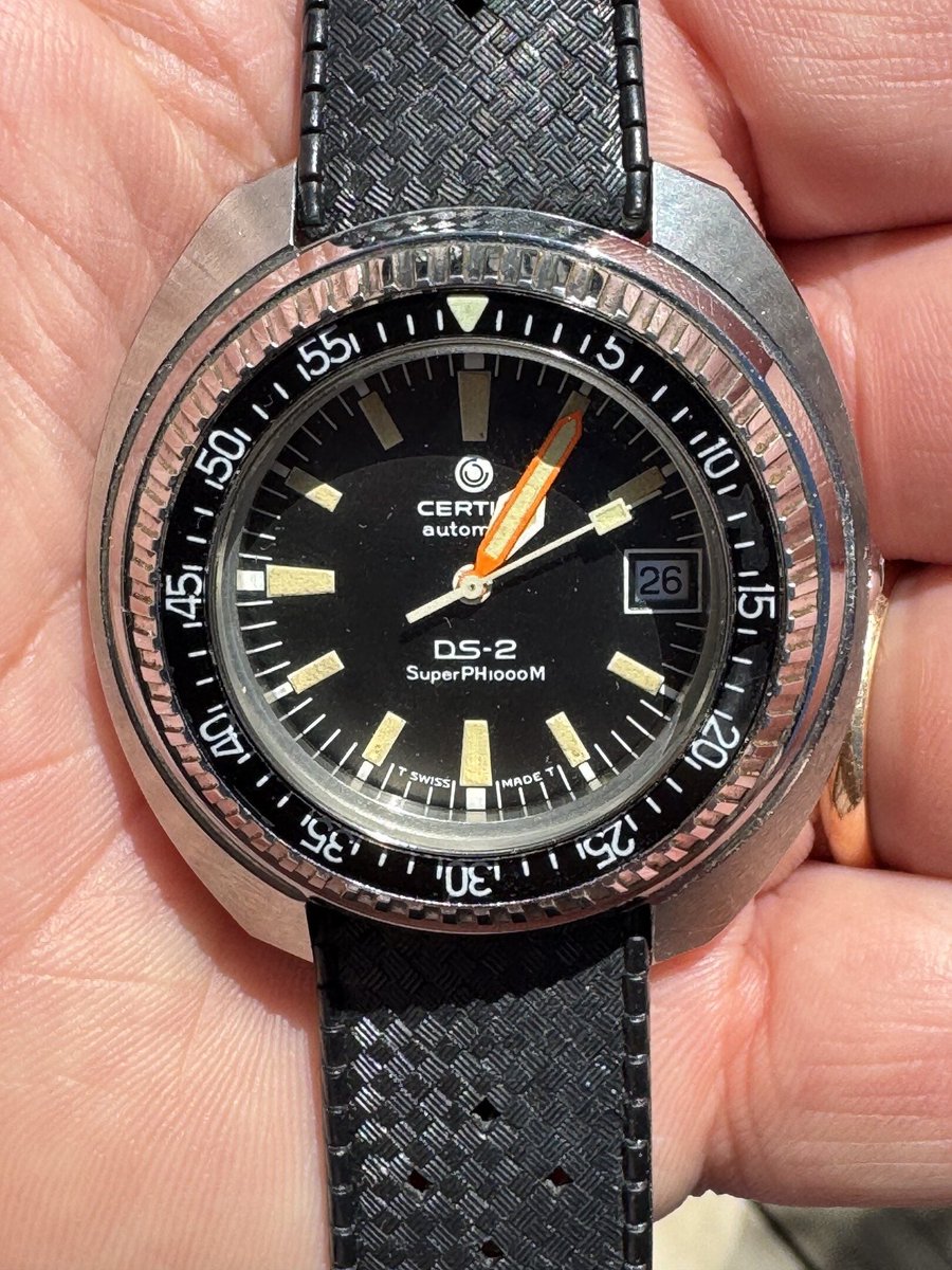 WatchPatrolRF's tweet photo. ⚓ Certina’s DS Super PH1000M was built for serious depths—1000m rating in a chunky 70s case. Love how the Tropic strap and Certina buckle keep it period correct. #Certina #DiveWatch #Vintage #MH123

💰 $3,873 at https://t.co/ScrXxT82JK https://t.co/LwytE6cKS3