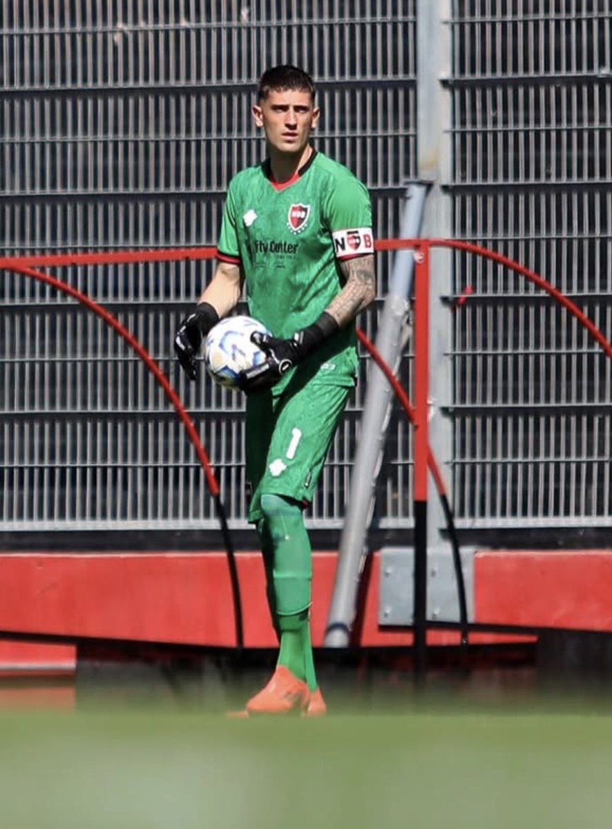 NecesidadEXT's tweet photo. Faustino Piotti, arquero leproso a préstamo en Sol de América 🇵🇾, es el arquero con MENOS GOLES POR PARTIDO Y MEJOR PORCENTAJE DE PASES (82%) en la División Intermedia. Le marcaron apenas 3 goles en 6 PJ y registra 3 vallas invictas. https://t.co/WDcMta1v1y
