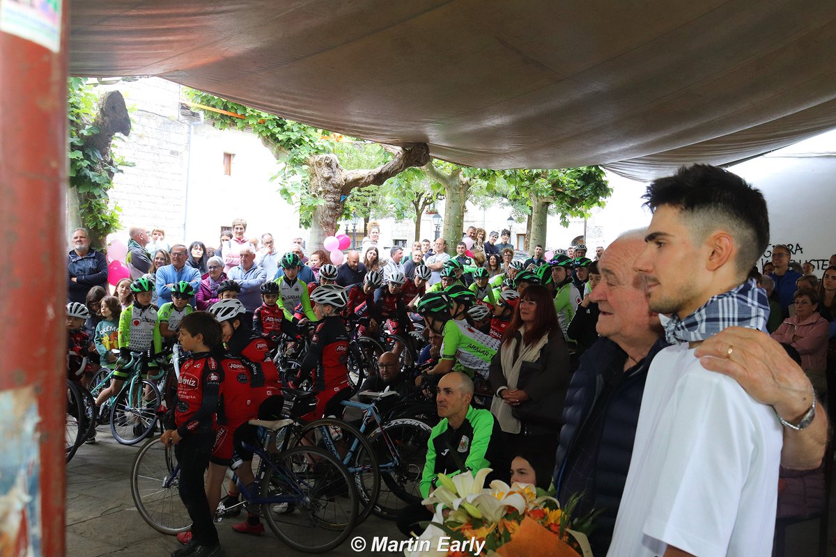 martin__early's tweet photo. Hoy martes 2-6-26 ha habido un bonito homenaje a @Igorarrieta9 @TeamEmiratesUAE en su localidad natal, Huarte-Arakil, tras sus éxitos en @giroditalia ´26 (etapa y general del premio Red Bull). Dejo fotos testimonio del buen rato pasado. Gracias por la invitación @Aralar_TT 😉. https://t.co/DZdD9qJHfm