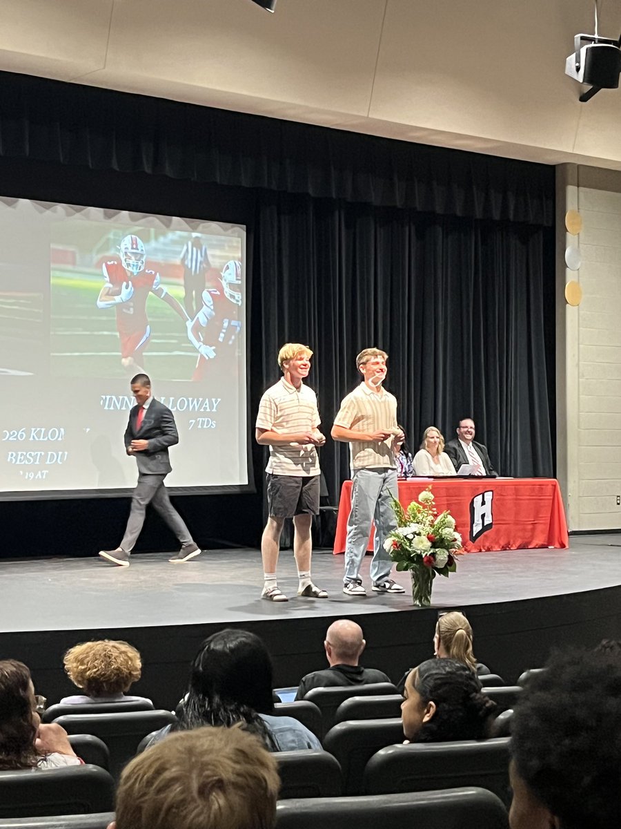 Finn_4Galloway's tweet photo. High School athletic honors night yesterday, really nice ceremony and was honored to receive some hardware for All-Conference and 2 new school records!

Single game touchdown record + 4x200 relay https://t.co/YGwzSLoh4m