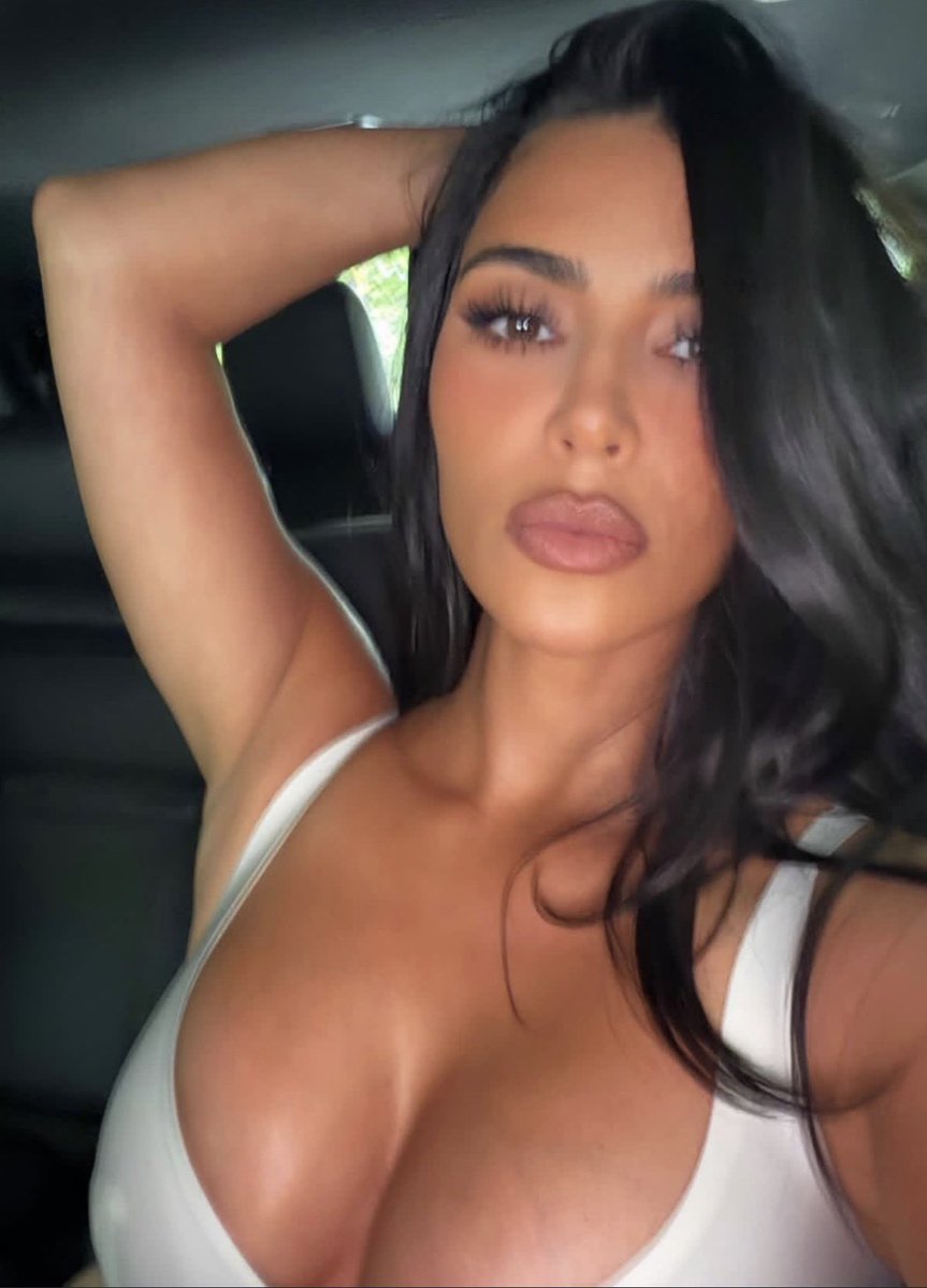 Kardashians06's tweet photo. Kim Kardashian via Instagram https://t.co/1yqGZJk5js