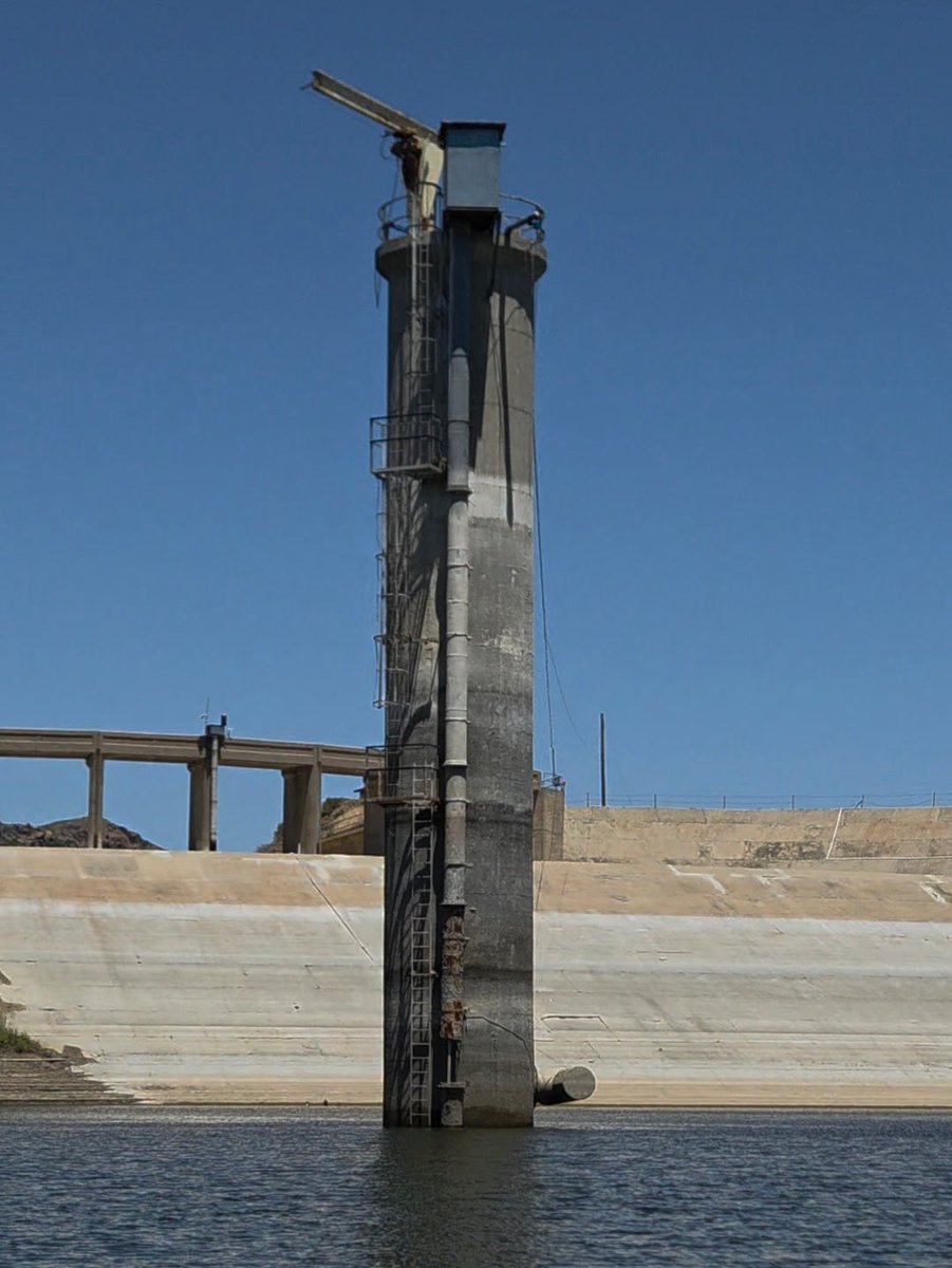 47Ibew's tweet photo. Members from Irvine Ranch Water District treatment operations team performing maintenance on the main outlet at Irvine Lake.
Keeping critical infrastructure running safely and efficiently. π§π§
#irwd #ibew47 #WaterTreatment #MembersAtWork https://t.co/LkWOh8ZhYm