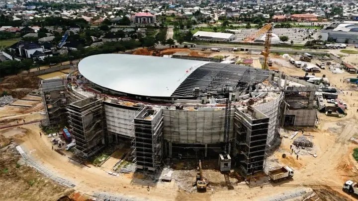 EngeesBishop's tweet photo. The Ibom international convention center is wearing a roof.

Work is progressing https://t.co/wZfTnZgX8R