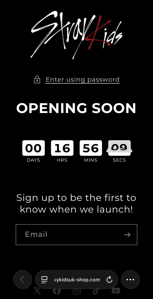 shoyoskz's tweet photo. SKZOO EVERYWHERE ALL AROUND THE WORLD POP-UP in LONDON!!

also it was created a stray kids uk website with a countdown: https://t.co/eUWxcPQDuH 

and when you subscribe u get an email with a spoiler of the skzoo luggage tag merch is coming…. https://t.co/CMGNuxulDm