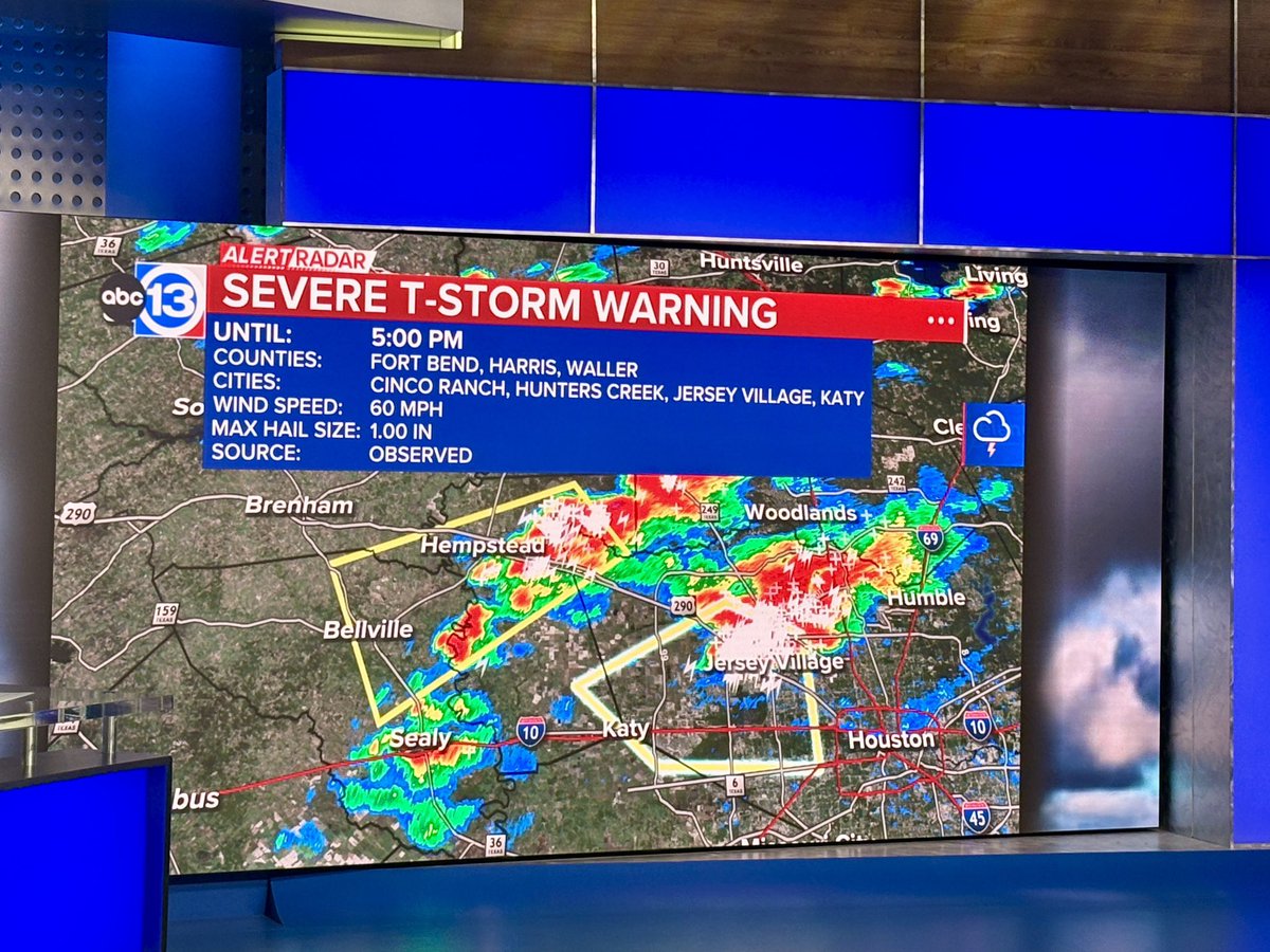 EricaOnABC13's tweet photo. HAPPENING NOW: Severe Thunderstorm Warning for parts of Fort Bend, Harris and Waller Counties until 5 p.m. ⛈️ 60-65 mph winds have been reported on Highway 6, along with some hail. Be careful!

https://t.co/gQkO3rwwdQ https://t.co/47gg8wo0J6