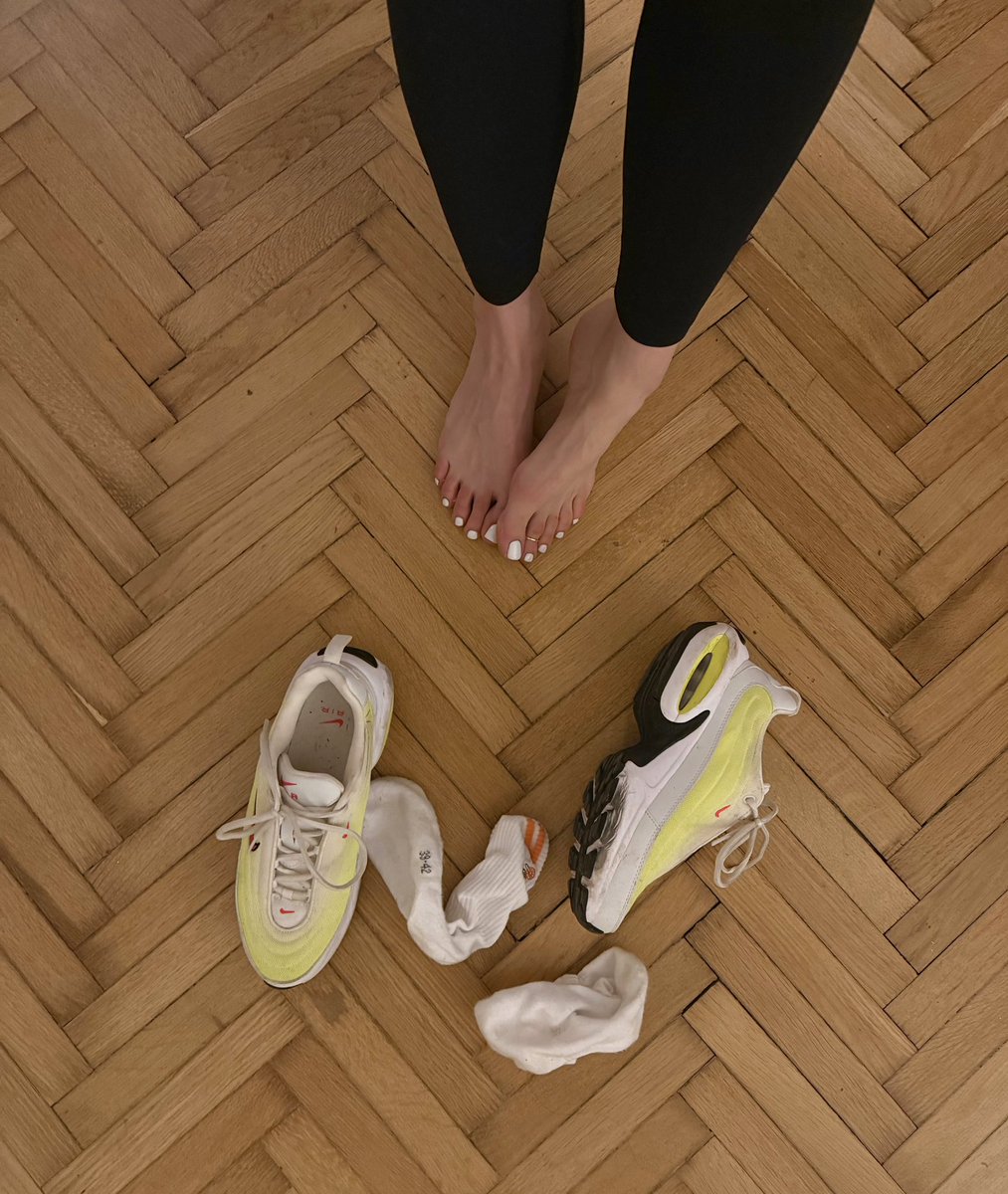 MirrorOfYen's tweet photo. Po treningu 

@rt_feet https://t.co/zE34Q2GVlV