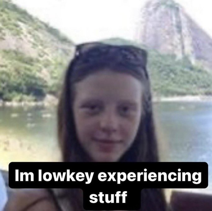 mitqski's tweet photo. eu nao aguento mais cabelo preto mds  do ceu to aqui com a cabeca fedendo a bosta enxofre esgoto e alho desse dekapcolor FEDIDO  pois se nao clarear nem pra um castanho eu vou quebrar tudo aqui dentro de casa https://t.co/27vdAg6KrA