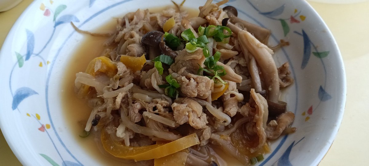 RAMEN_MAN247's tweet photo. ６月入りましたね、
台風来てますね、
私は入院してますね、
ラーメン食べたいね、

米は１日２合（660g）出てるので腹は減りません😱

日曜日あたりに出れるかも？出れないかも？😭 https://t.co/ChDEuGUkS9