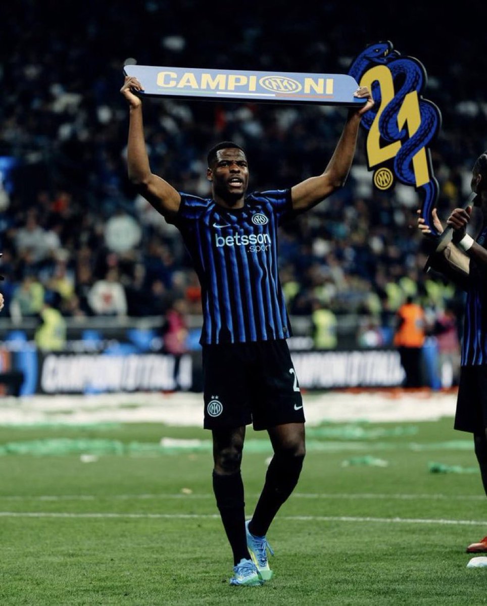 FCIM__INTER's tweet photo. شكرا دومفريس 🖤💙🖤💙
#الانتر https://t.co/XL0oyXLu5s