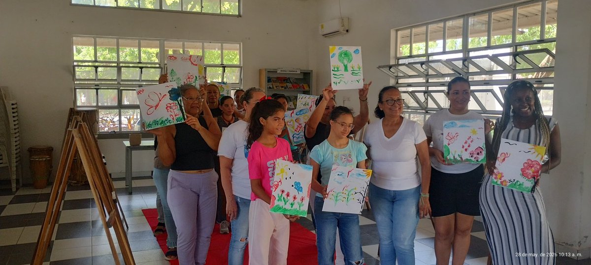 SecCulturaBaq's tweet photo. En la Red de Bibliotecas Públicas promovemos  la literatura y el arte para mujeres de la comunidad. 🙎‍♀️

📚 Entre lecturas, diálogo y creación artística compartimos experiencias y saberes.

Seguimos fortaleciendo la creatividad, el bienestar y la integración comunitaria. 🙌 https://t.co/wbITgFUal7