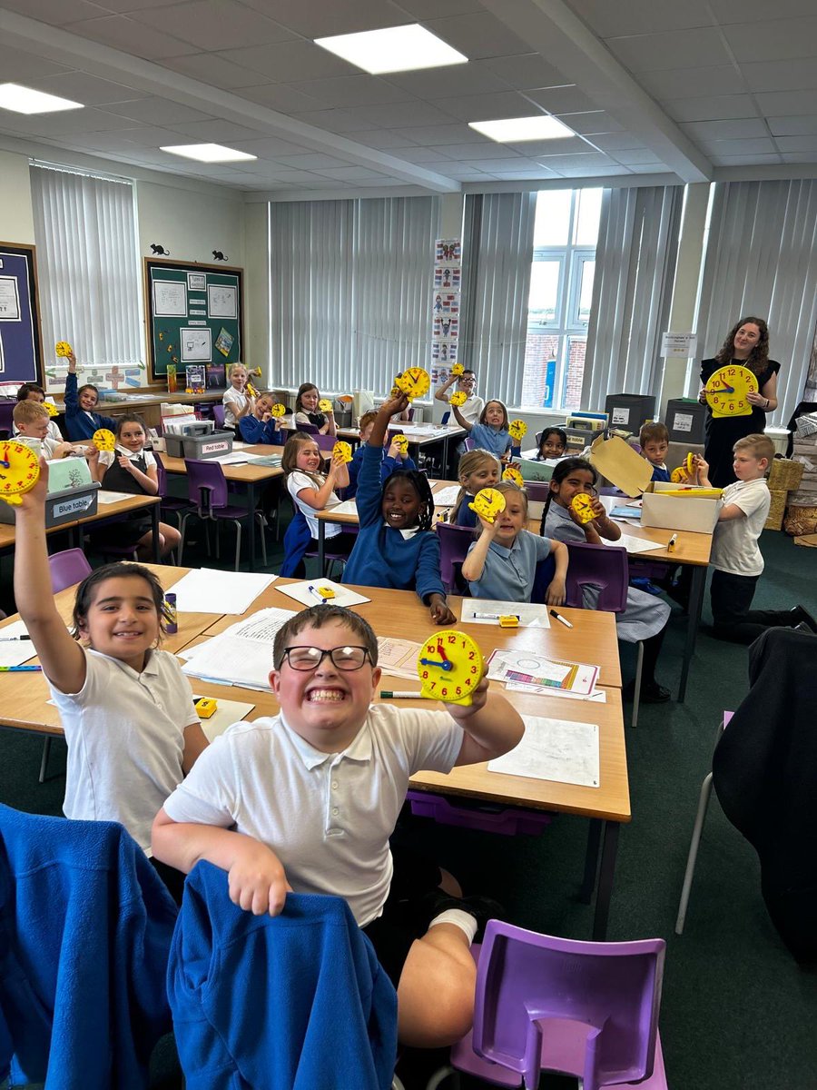 RockinghamJI's tweet photo. 3T took on a challenge in maths today when learning about telling time to the minute. The children raced against Miss Thompson to see who would be the speediest to find the correct time. Children worked really hard, using each interval to correctly find the suggested time. https://t.co/edaW1RQcOh