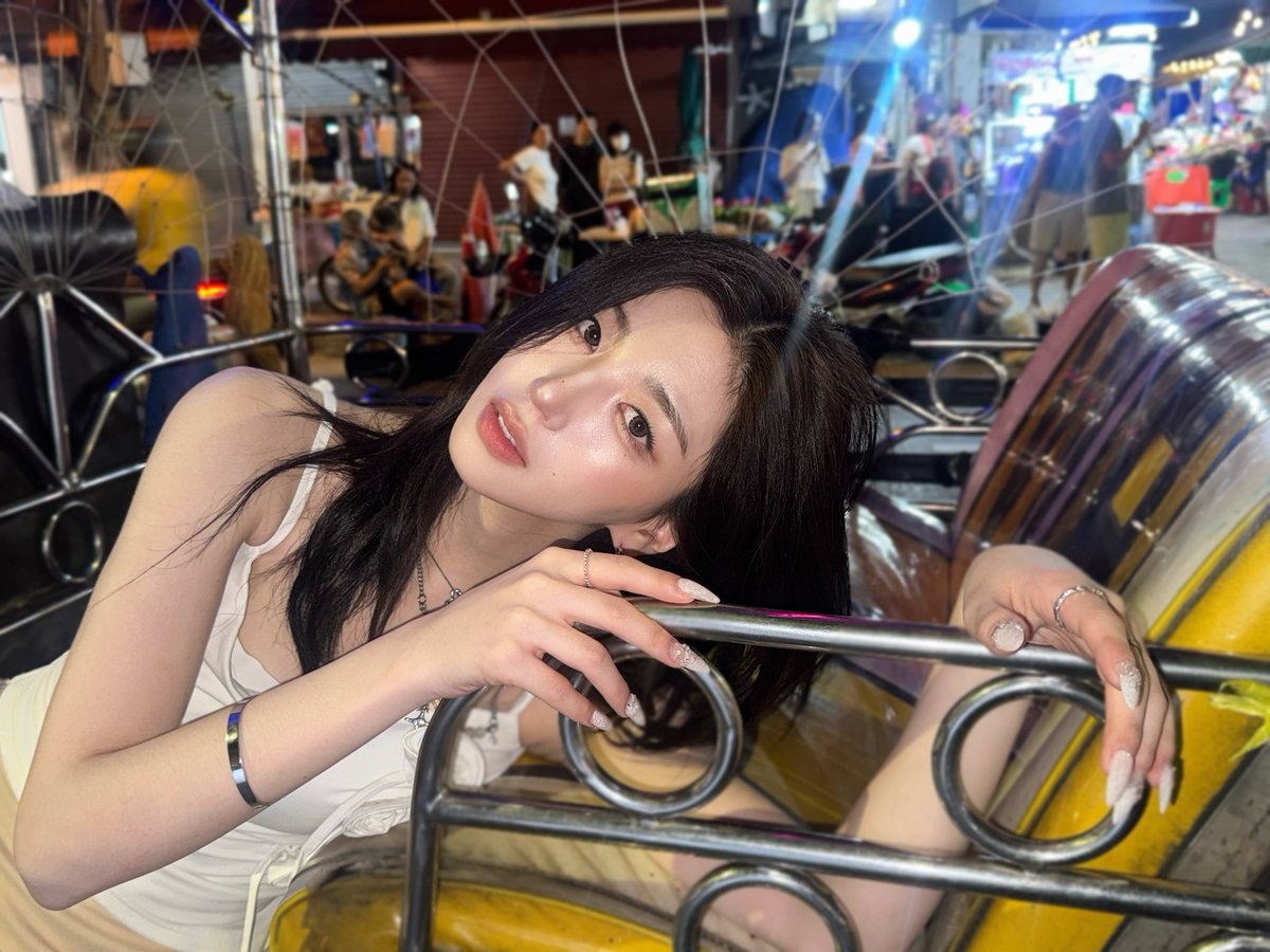 s14updates's tweet photo. sohyun cosmo room update

#박소현 #tripleS #트리플에스 https://t.co/KpCgJ95i3G
