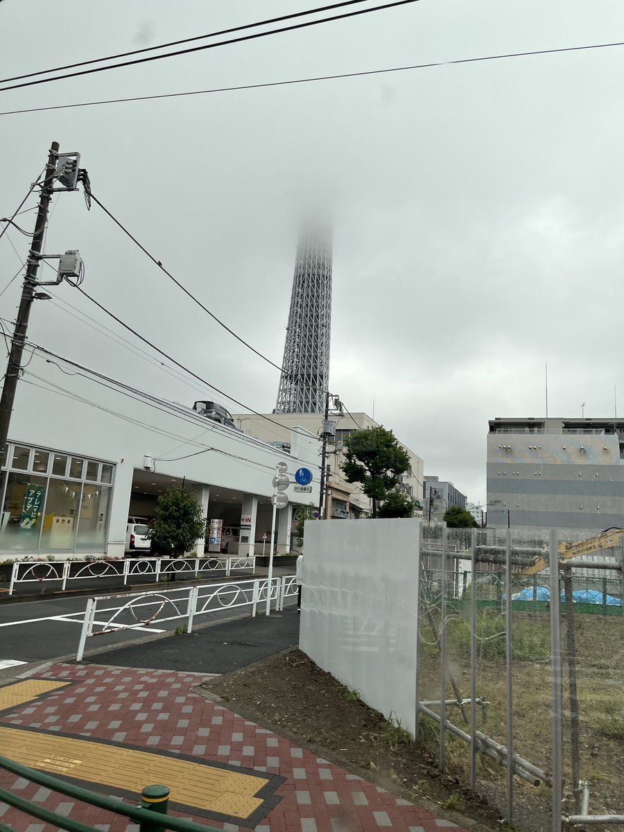278cosmoAttack's tweet photo. 上見えん。#スカイツリー https://t.co/GU6SGQXuif