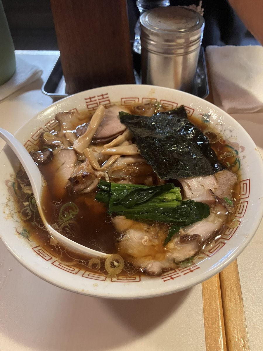 ono_chi's tweet photo. 自信と過信の線引きは難しいけれど、出来ているのだと勘違いすることなく、出来ないことが出来るようになることを個人的に喜びたい。そんな新鮮さをいつも持っていたいなあ。新潟で久しぶりに、ラーメン屋さんに並んだ。うまかった。 https://t.co/b0YEf5BVfh