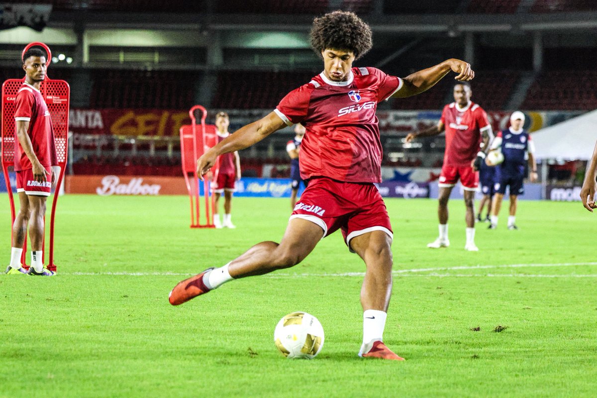 sedofutbol's tweet photo. Entrenamiento oficial previo al partido 🔥⚽️👊🏻🇩🇴 https://t.co/L70K2K4etk