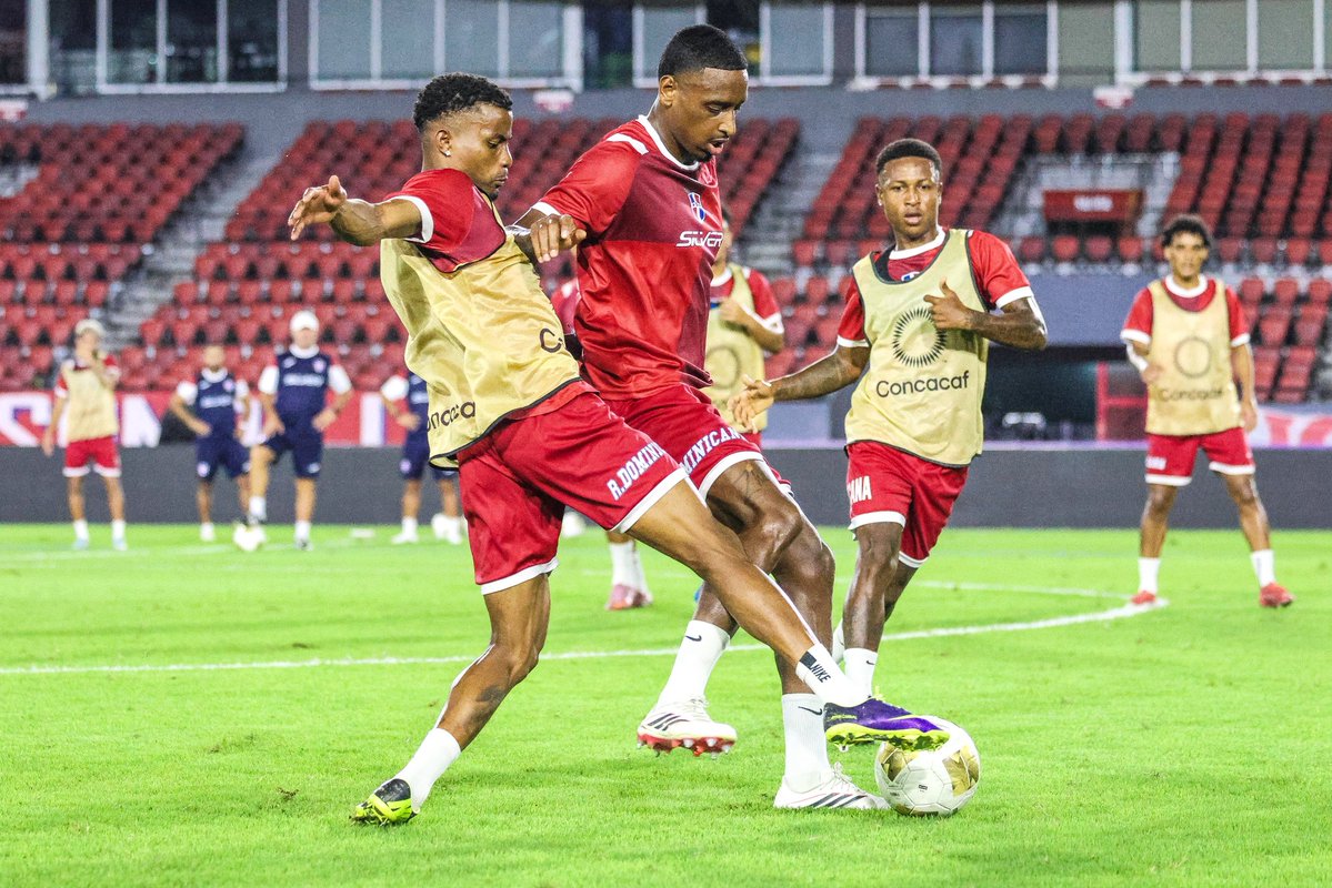sedofutbol's tweet photo. Entrenamiento oficial previo al partido 🔥⚽️👊🏻🇩🇴 https://t.co/L70K2K4etk