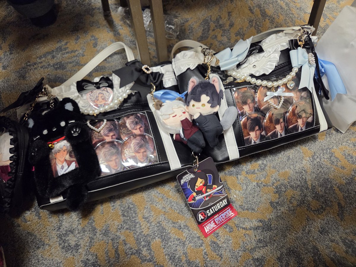 Suzupanda_chan's tweet photo. Another weekend with my twin at a con. Taken during the chainsaw man q&amp;a panel hehe. https://t.co/f0KNBIybtz