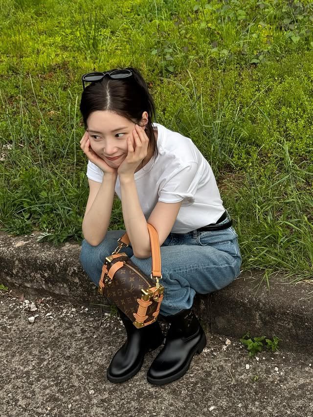 jichaeyeoni's tweet photo. LV? L! V! https://t.co/eLrRw0DINx
