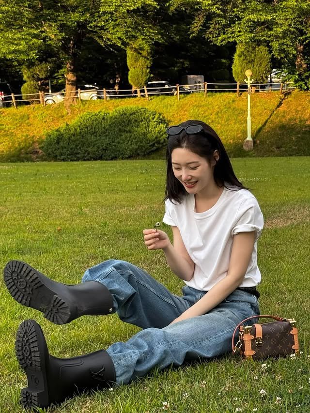 jichaeyeoni's tweet photo. LV? L! V! https://t.co/eLrRw0DINx
