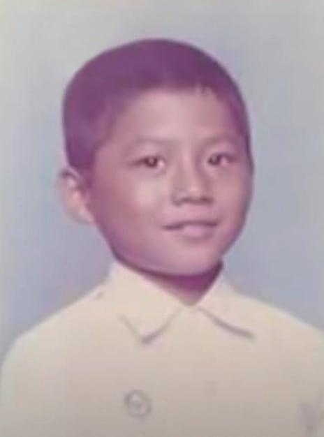 EthereumThaila1's tweet photo. รู้หมือไร่ 
Jensen Huang โตในไทย เรียนในไทยตอนอายุ 5-9 ขวบ ที่โรงเรียนร่วมรฤดี ก่อนพ่อจะย้ายไปสหรัฐเพราะเห็นประเทศไทยหมดอนาคตจากทหารยึดประเทศ https://t.co/woKvshyM8i