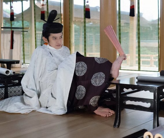 NobunagA_A's tweet photo. #大河ドラマ初心者の方に問題です

高貴なる朕の華麗な性の営みを当ててみよ。

①即位式で高御座でエッチし始めた

②母と娘を同時に抱いた

③大河なのにいきなり拘束プレイを始めた https://t.co/DZ0wvfvYta