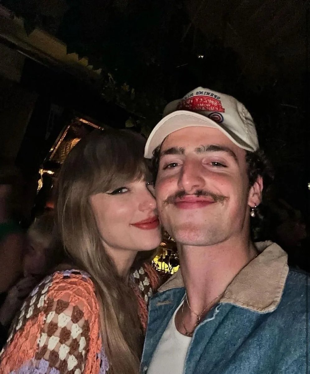 folkluvermore's tweet photo. @TMZ https://t.co/2EtNjKDQyr