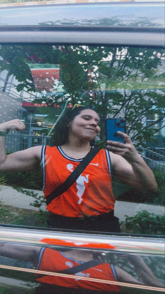robertawbb's tweet photo. Anyways it’s 80 degrees in Seattle and I wore a W inspired fit to lift my deadlift 1RM AND considerably increased my burpee speed. Summer, I’m ready for you. https://t.co/gH9LOH0DGk