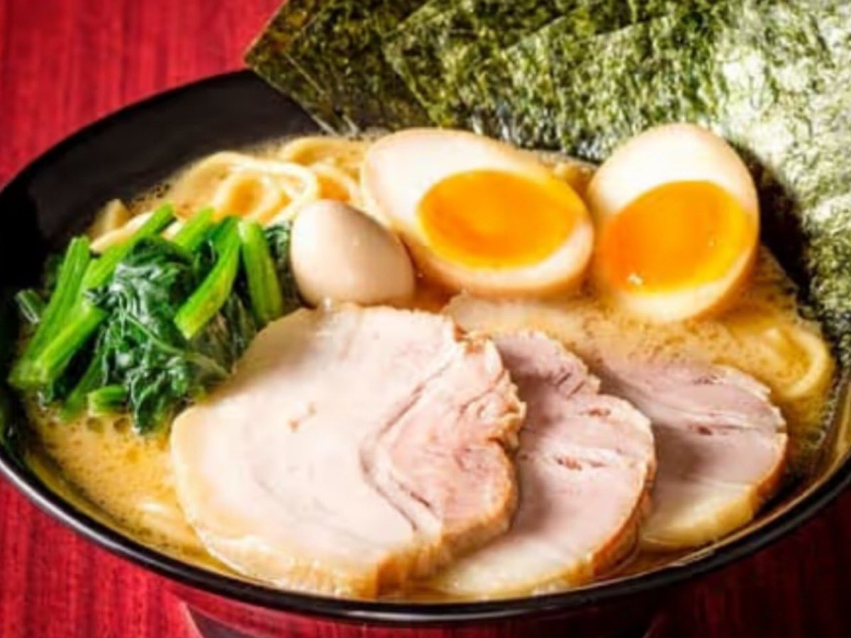 empathy5986's tweet photo. 休日のお昼はデブ飯がデフォww

問題は、どちらにしようか、、、
①ドミノピザで2枚目無料のピザ天国
②町田商店で安定の味噌+ライス盛り盛り

悩む、、、そして1週間の我慢が満たされる、、、❤️❤️ https://t.co/qcseQN7Tag