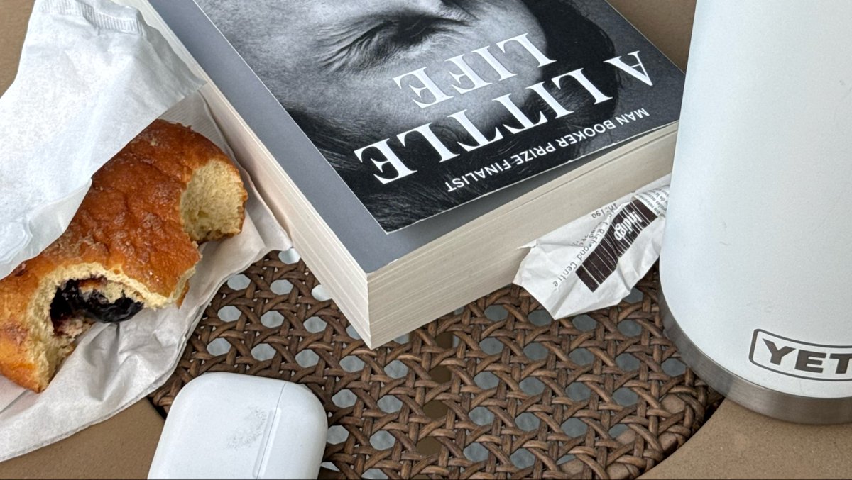 eyecaurus's tweet photo. a slow reader with a sweet tooth https://t.co/uYzPUDuZWJ