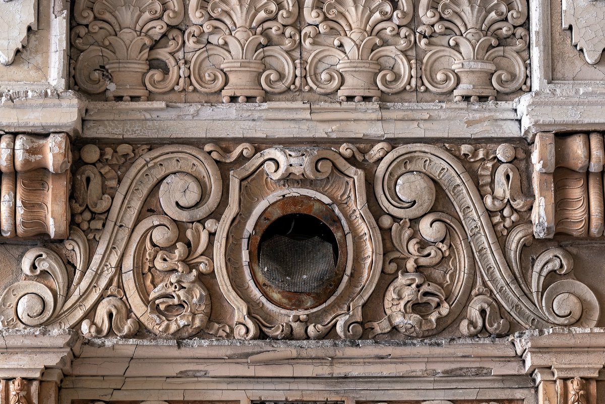 ExploresMr's tweet photo. The fire-and-entropy-ravaged auditorium of the long abandoned and now doomed to demolition Cooley High School in Detroit, Michigan. https://t.co/PkatQRpsSH